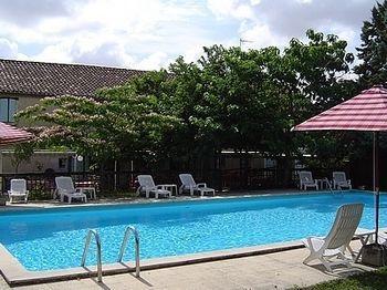 Hotel Logis La Ferme De Flaran 3*