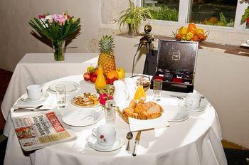 Logis La Ferme De Flaran Hotel 3*
